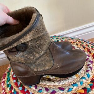 Dansko Brown Lined distressed leather Boots